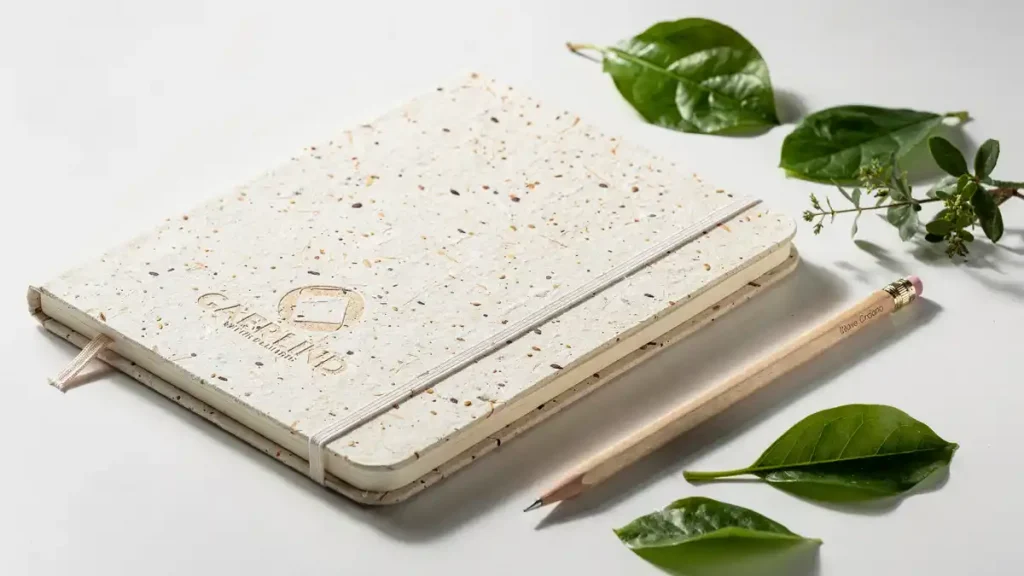 에코백이나 노트에 FSC, GOTS 등 신뢰할 수 있는 친환경 인증 마크를 함께 인쇄하여 브랜드의 ESG 경영 실천 의지를 가시적으로 보여줍니다.